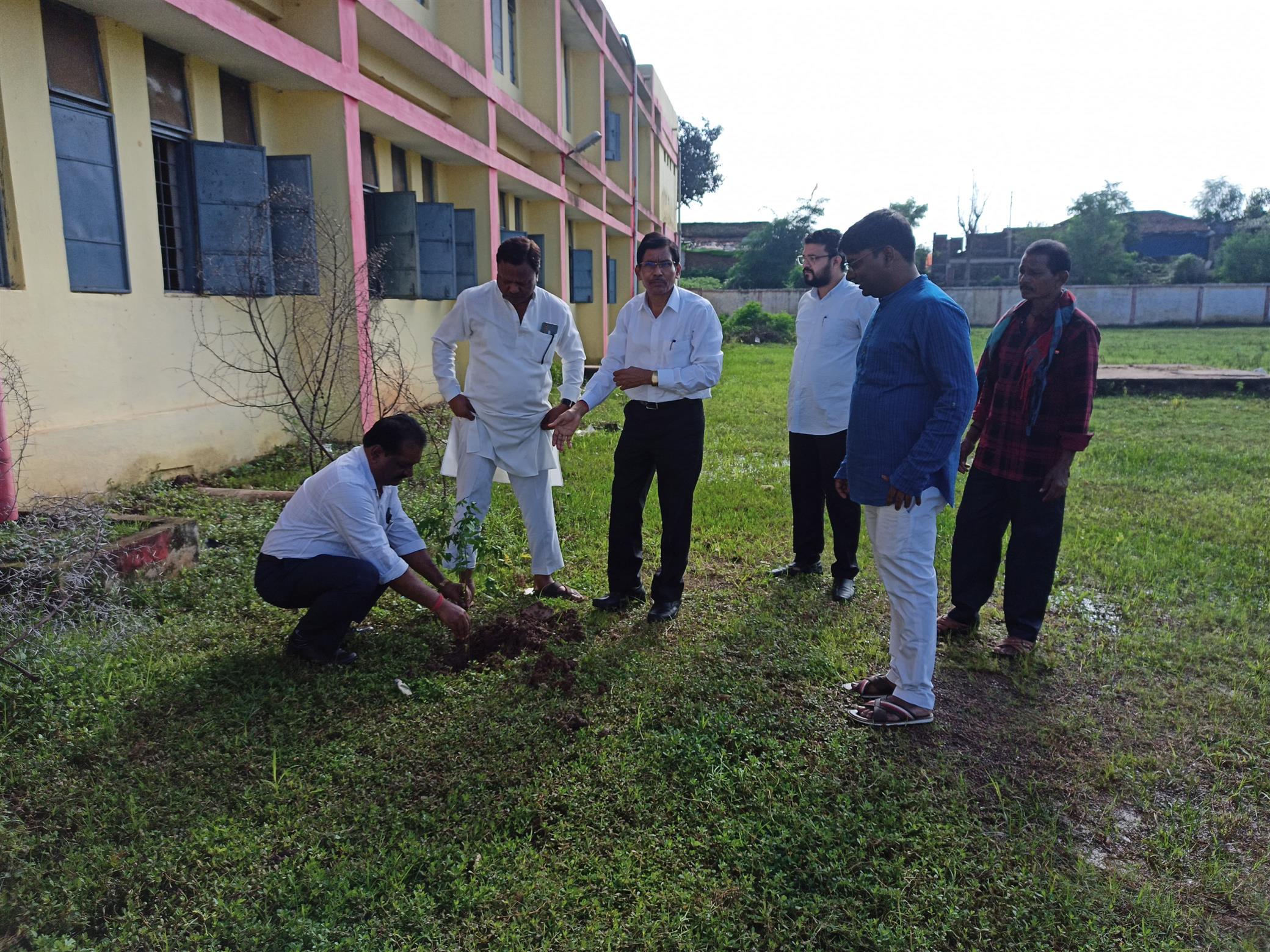 Govt. Rani Durgawati College WadrafNagar - PLANTATION