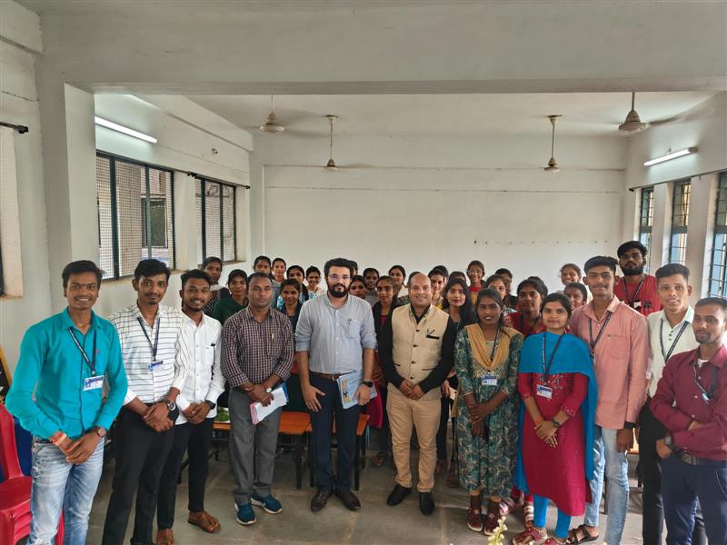 Govt. Rani Durgawati College WadrafNagar - karyaparishad gathan_vyakhyan political science