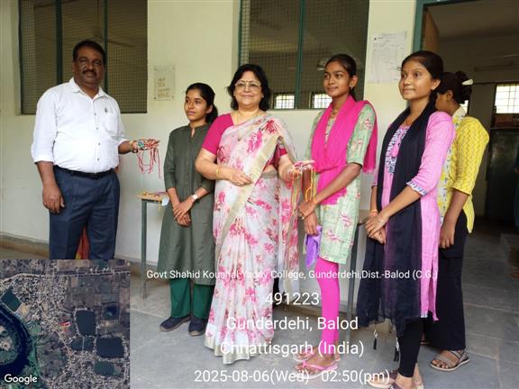 Govt. Rani Durgawati College WadrafNagar - हस्तनिर्मित राखी प्रदर्शनी