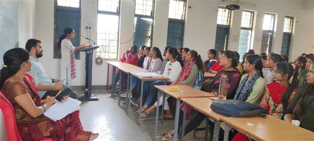 Govt. Rani Durgawati College WadrafNagar - hareli bhojli paricharcha
